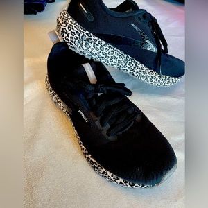 Brooks revel 6 women’s running shoes. Size 8.5 with cheetah print w no marks